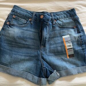 NWT No Boundaries Cuffed Denim Shorts